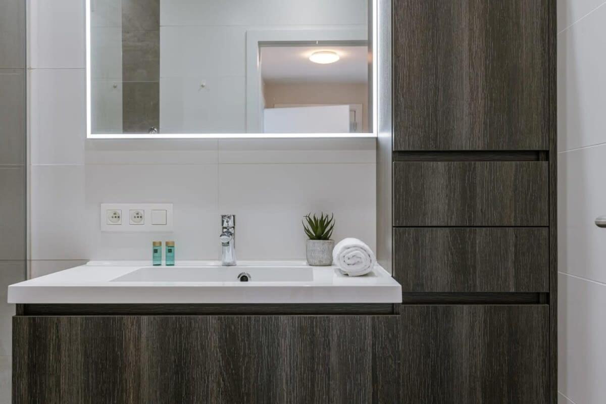 Huswell - Bright Seaview Apartment In Oostende Dış mekan fotoğraf